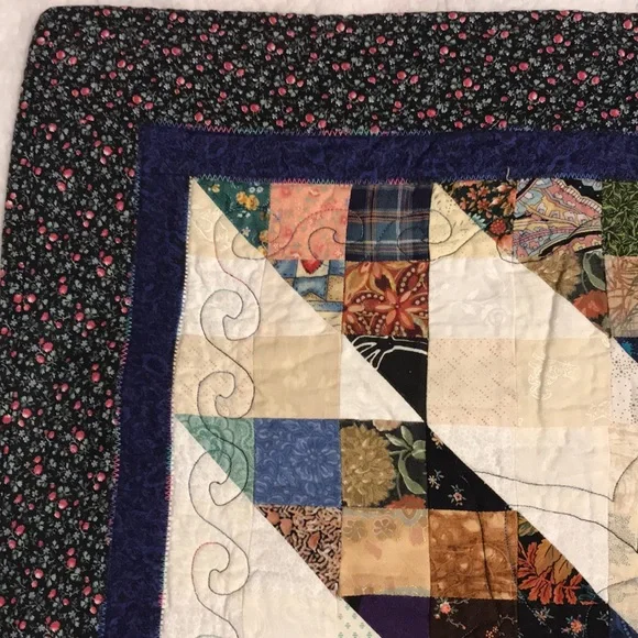 Mini quilt 24”x24” for table or wall. Handmade & high quality blue & multicolor - Picture 5 of 8